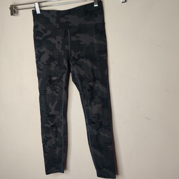 Zyia Active Camo Leggings Slashed Mid Rise - Picture 5 of 10